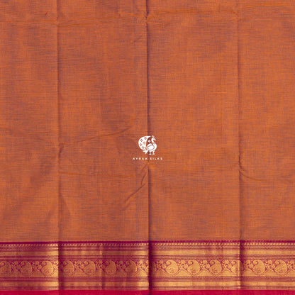 Running blouse in the same rust as the body, with the same magenta zari border