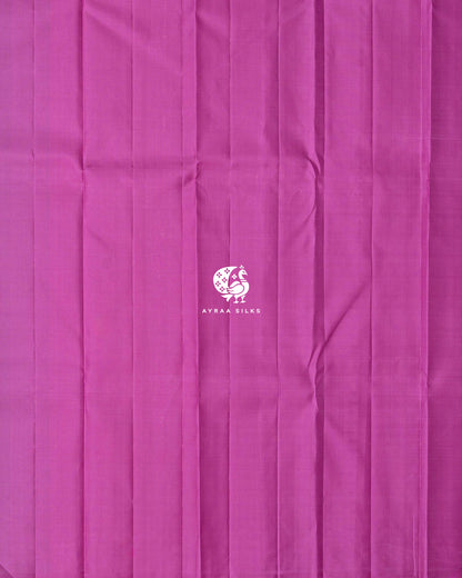 Close view of the running blouse in plain orchid pink silk