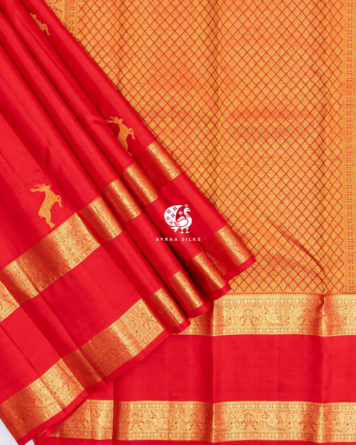 Red pleats with the Rettai Pettu double zari border laid over the red and gold diamond zari pallu