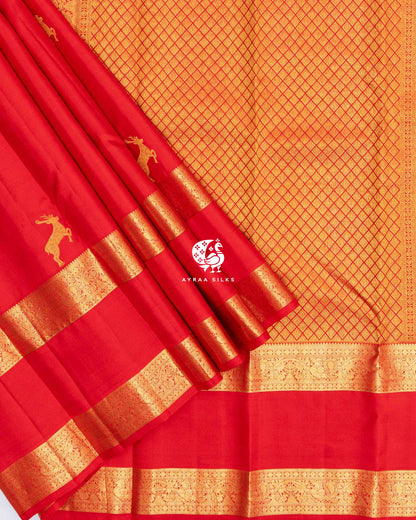 Red pleats with the Rettai Pettu double zari border laid over the red and gold diamond zari pallu