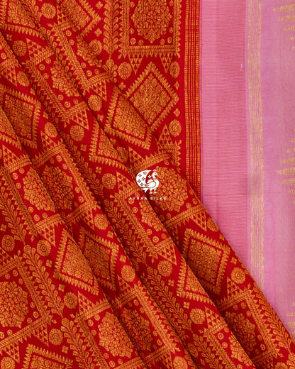 Close view of red zari brocade pleats beside the baby pink pallu edge with temple motifs in zari
